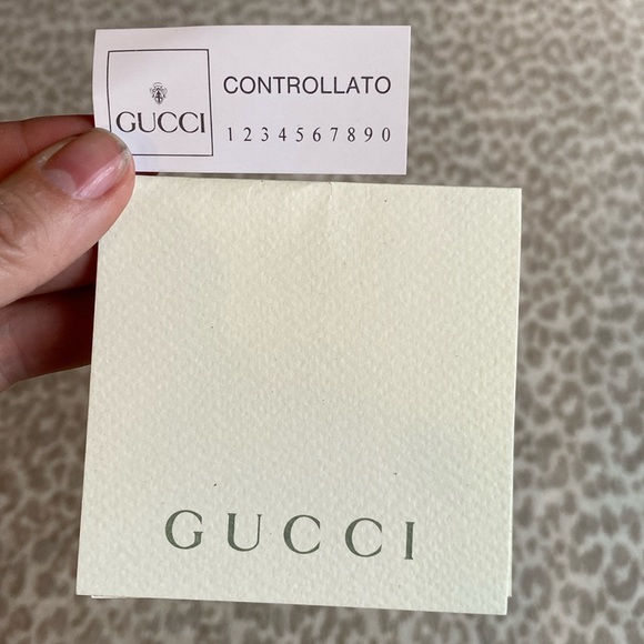 Gucci Rare Vintage Black Smooth Leather Shoulder Bag with Gold Logo - Picture 9 of 13